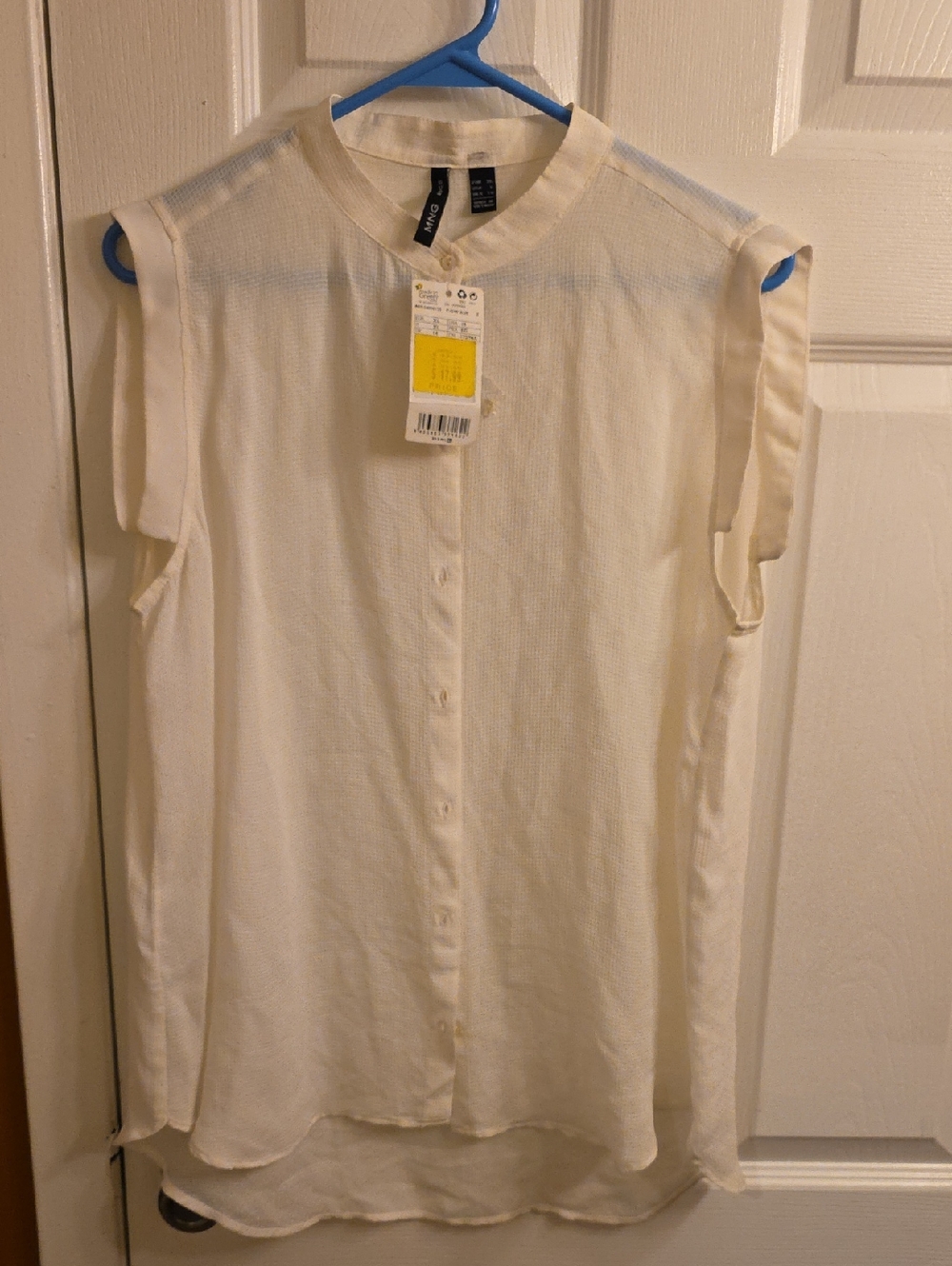 H&M Ivory Sleeveless Button-Up Blouse